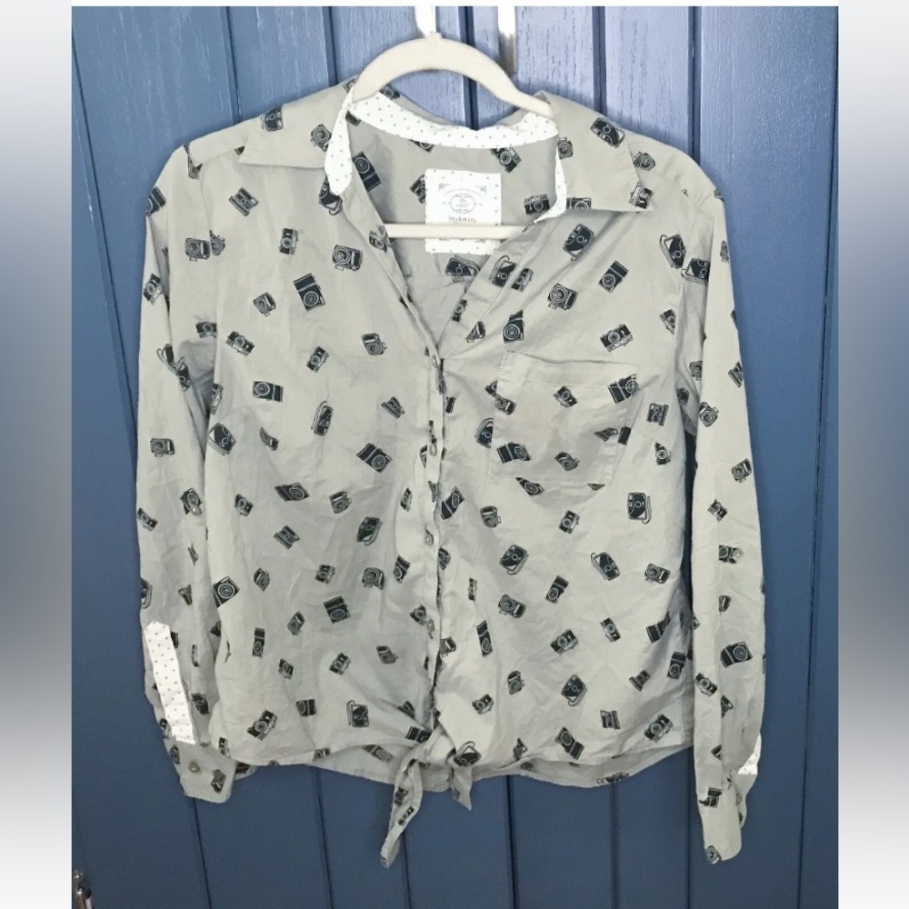 Camera Print Shirt Medium Light Sage Green Button Down Tie Bottom Whimsical Fun